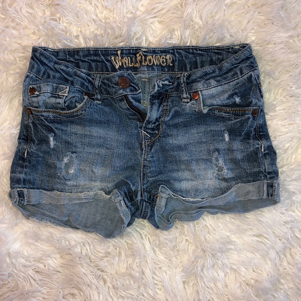 Soft and comfortable jean shorts